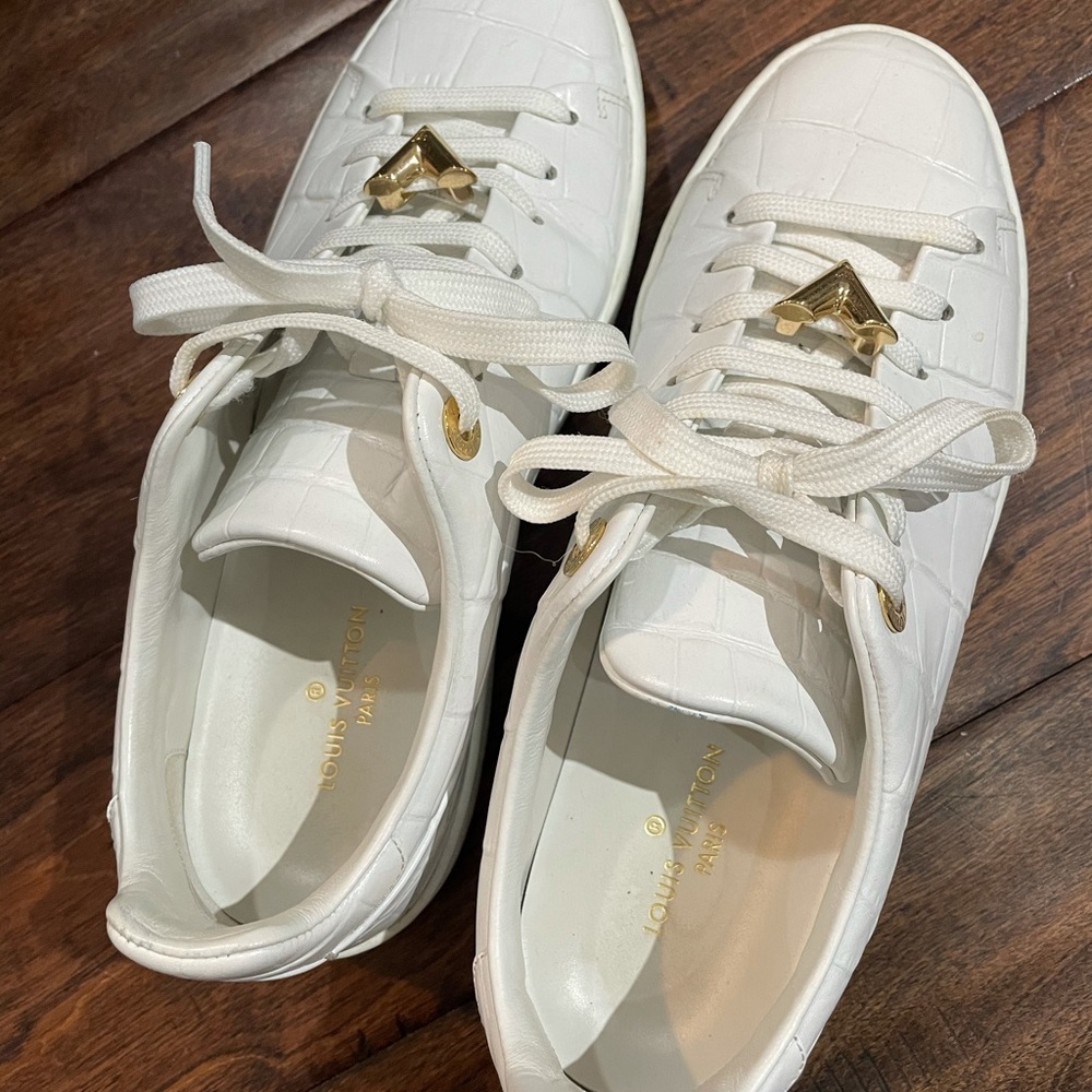 Louis Vuitton Frontrow sneaker size 37